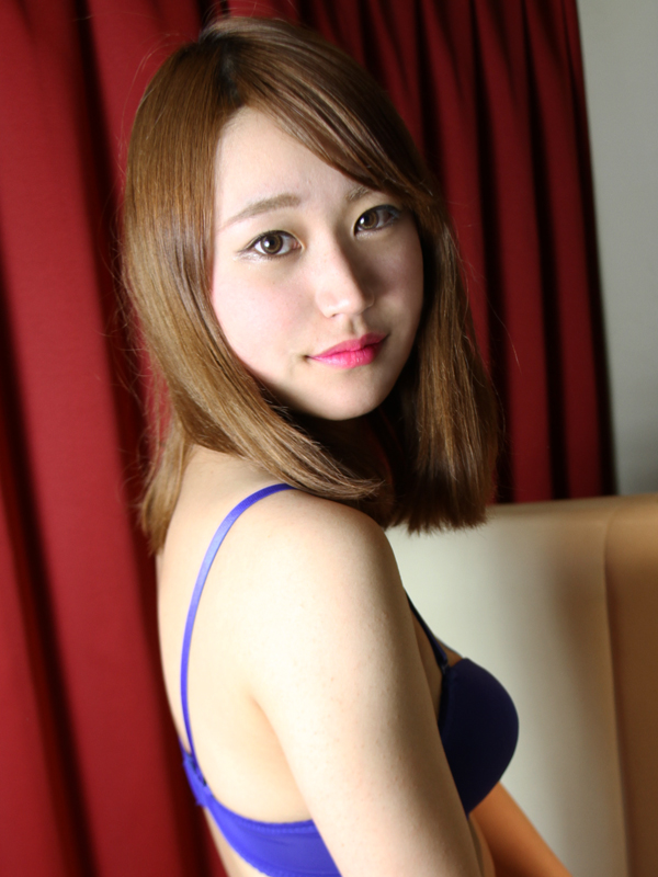 踊れ！チンチコリン・北摂店 あいな 27歳 T：160　B：84(C)　W：56　H：84